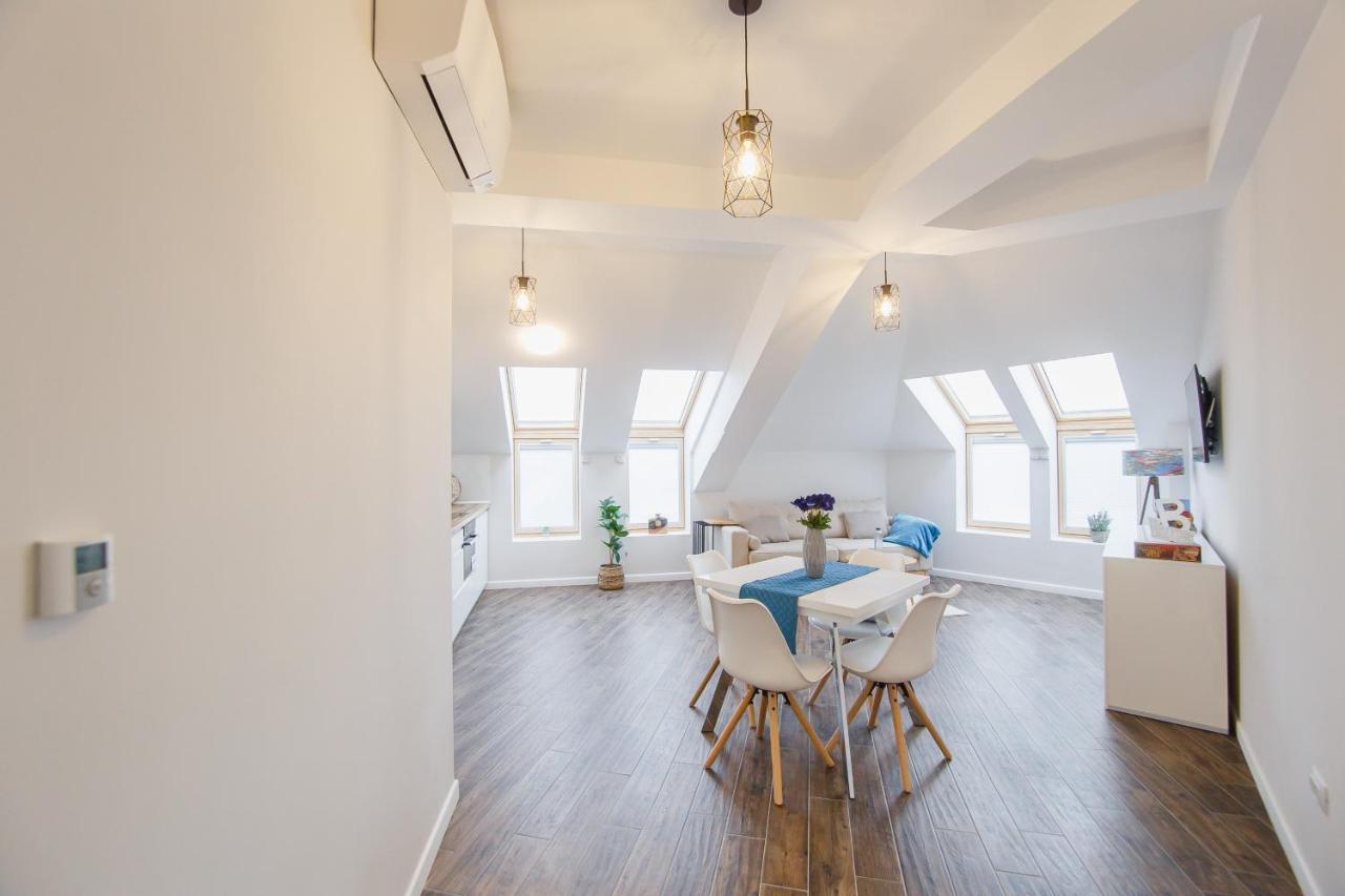Skylight Loft Near City Center Oradea Exterior photo